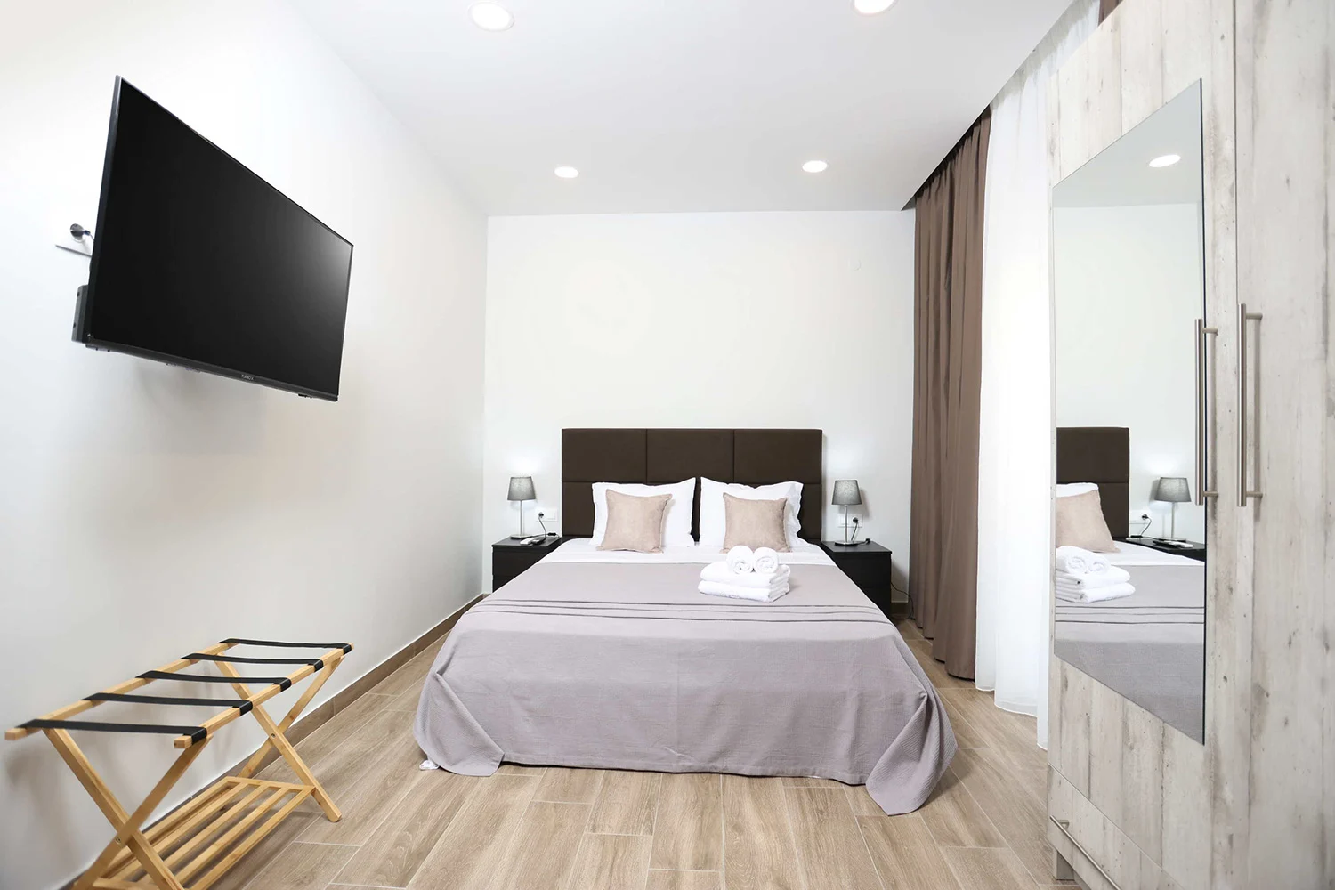 &Delta;ί&kappa;&lambda;&iota;&nu;&omicron; &Delta;&iota;&alpha;&mu;έ&rho;&iota;&sigma;&mu;&alpha; 8